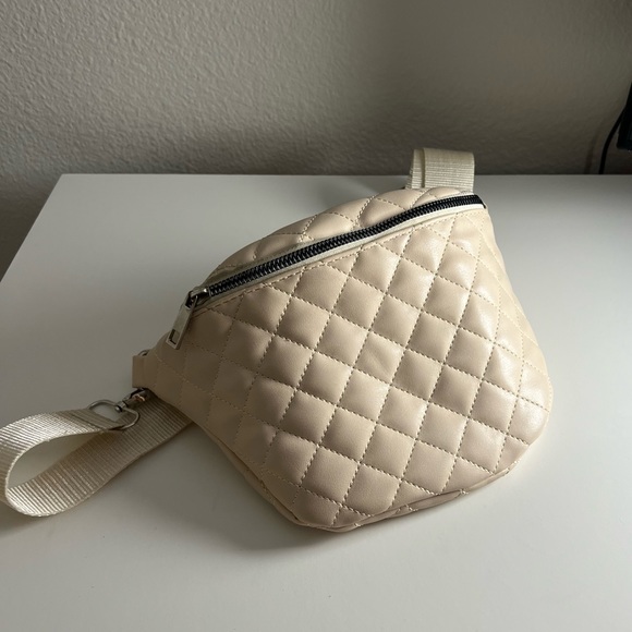 Nasty Gal Handbags - Quilted crossbody Fanny pack